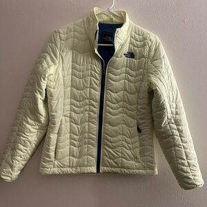 The North Face Women's Puffer Jacket - Light Green and Blue